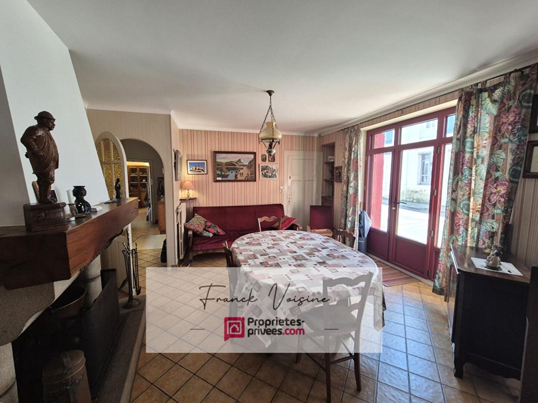 MOUCHAMPS A VENDRE à Mouchamps, maison de 163 m2 env et murs commerciaux de 158 m2 env sur une parcelle de 248 m2 en centre ville 13