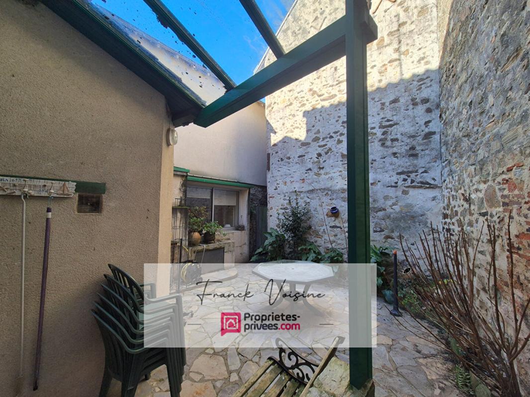 MOUCHAMPS A VENDRE à Mouchamps, maison de 163 m2 env et murs commerciaux de 158 m2 env sur une parcelle de 248 m2 en centre ville 14