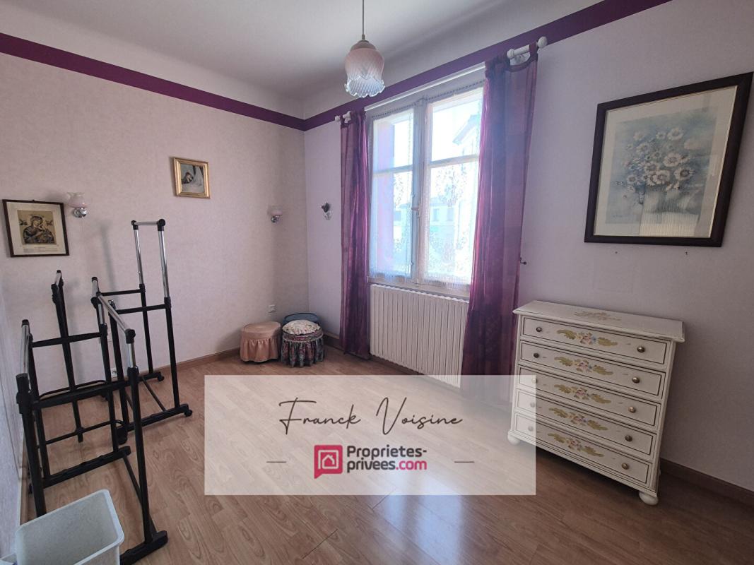 MOUCHAMPS A VENDRE à Mouchamps, maison de 163 m2 env et murs commerciaux de 158 m2 env sur une parcelle de 248 m2 en centre ville 16