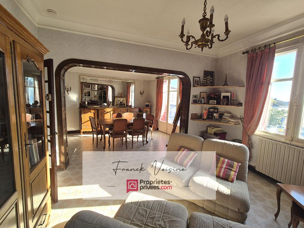 MOUCHAMPS A VENDRE à Mouchamps, maison de 163 m2 env et murs commerciaux de 158 m2 env sur une parcelle de 248 m2 en centre ville 5