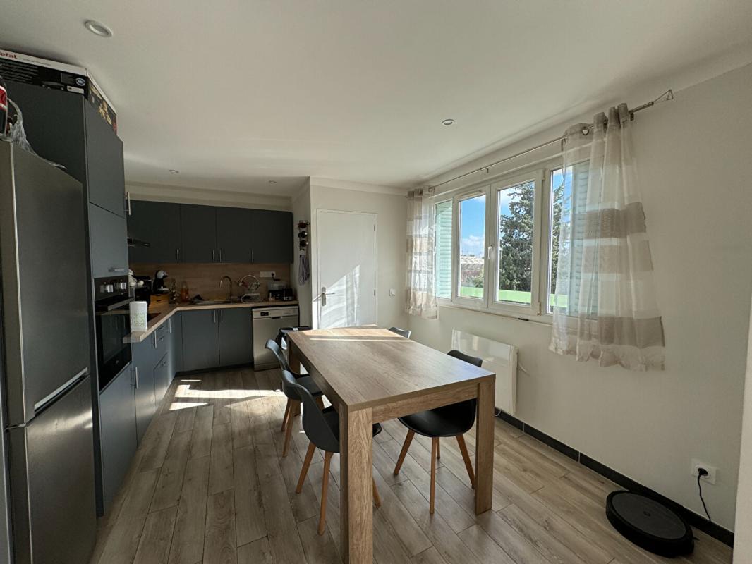 ISTRES Appartement T3 de standing dans une résidence de charme Art Déco 2