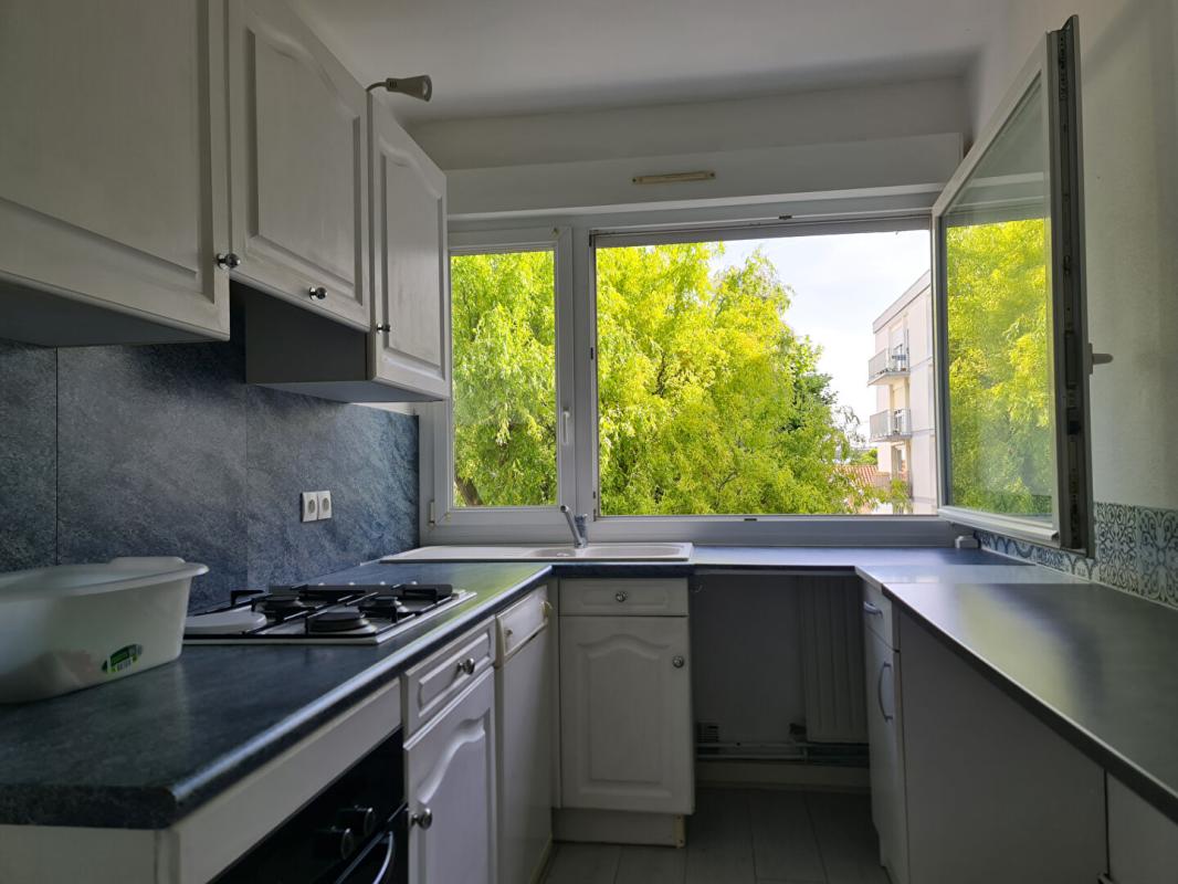 LA ROCHELLE Appartement La Rochelle 4 pièces74 m2 avec balcon, cave et ascenseur 4