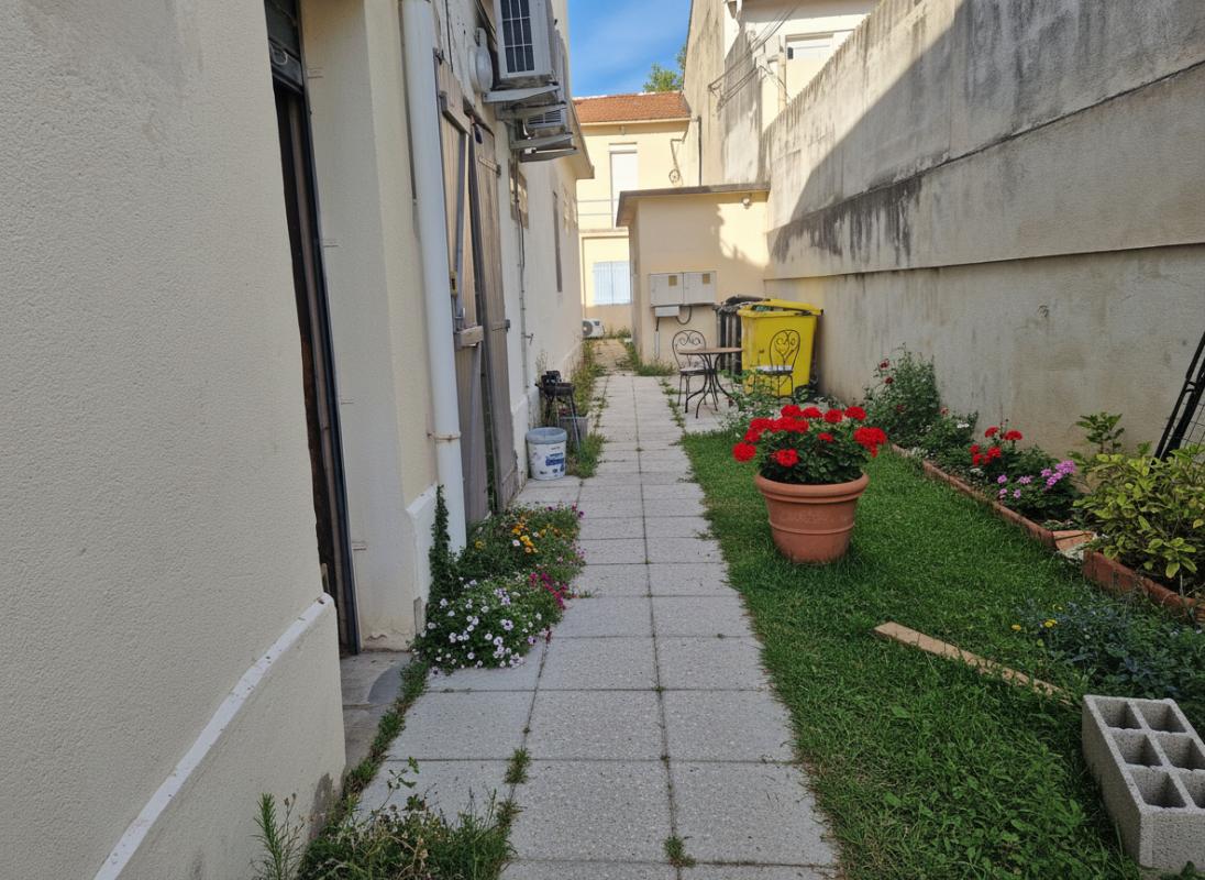 AVIGNON Immeuble de rapport - 3 Appartements loués 4