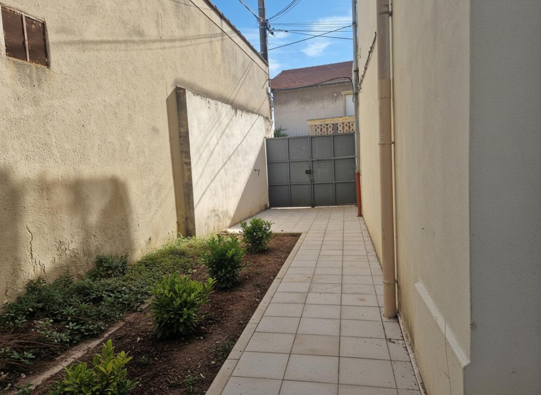 AVIGNON Immeuble de rapport - 3 Appartements loués 5
