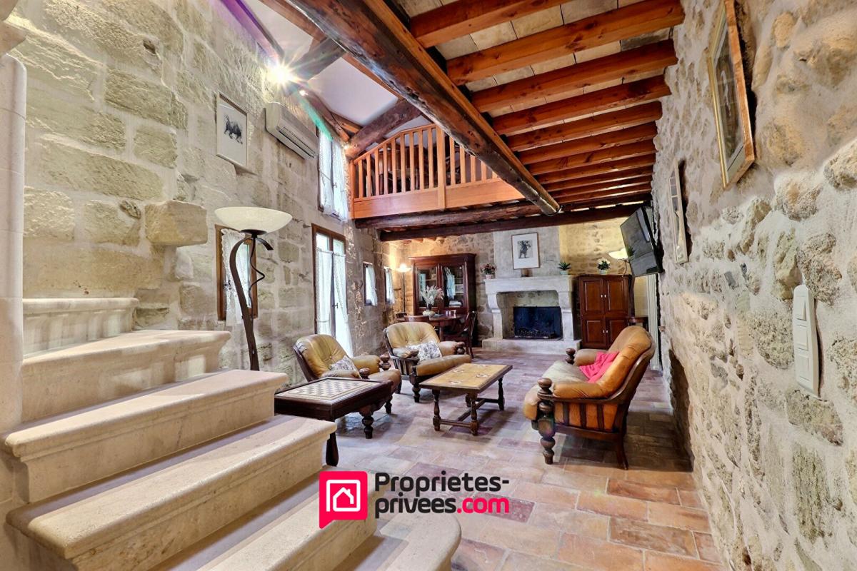 UZES UZES centre, Maison en pierres avec jardin 3