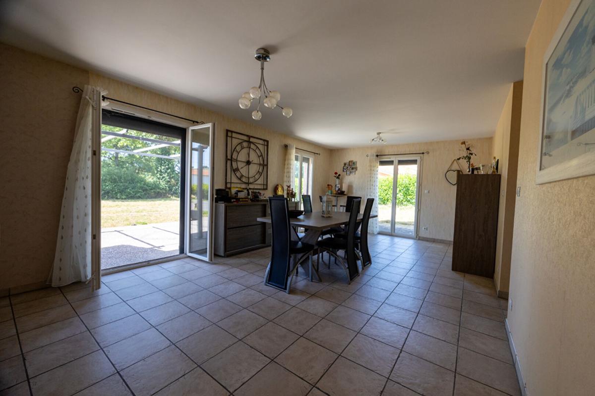 SAINT-CYR-DE-VALORGES Maison 5 pièce(s) 98 m2 9
