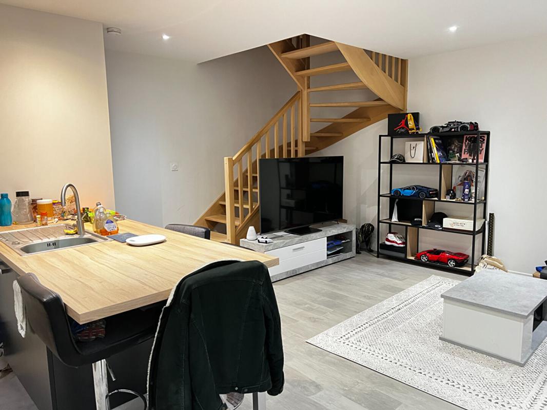 POUZAUGES Ensemble immobilier, 84 m² 1