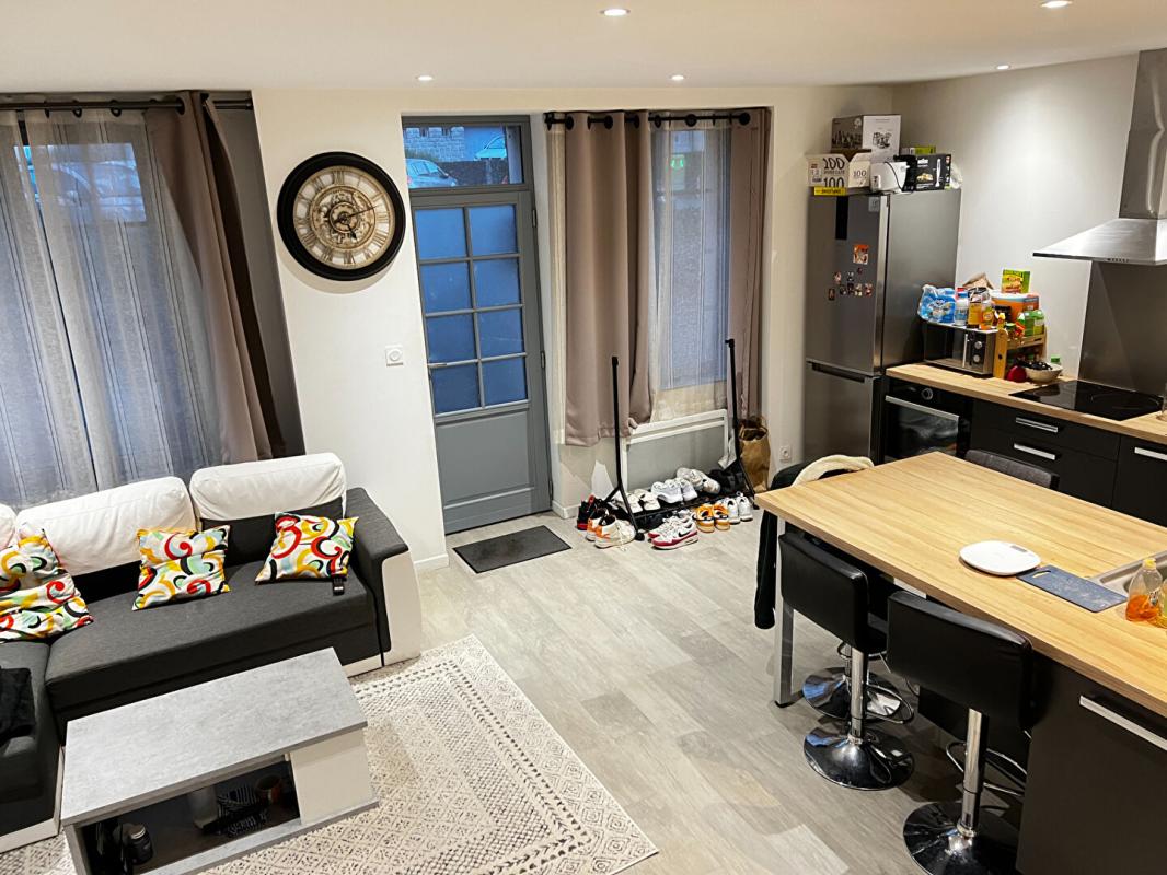 POUZAUGES Ensemble immobilier, 84 m² 2