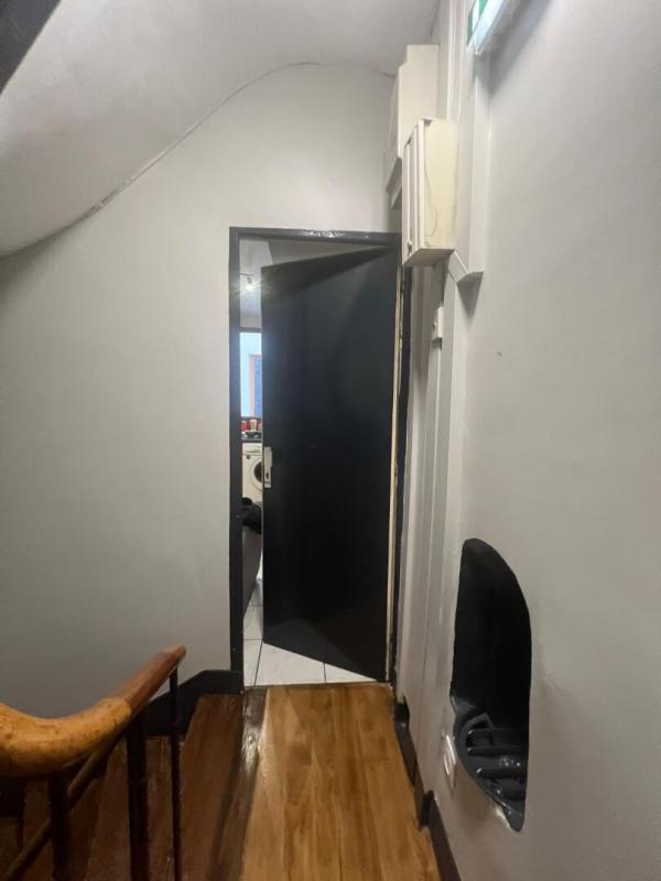 PARIS-18E-ARRONDISSEMENT MONTMARTRE  - ABBESSES - STUDETTE AU CALME SUR COUR - ADRESSE RARE 9