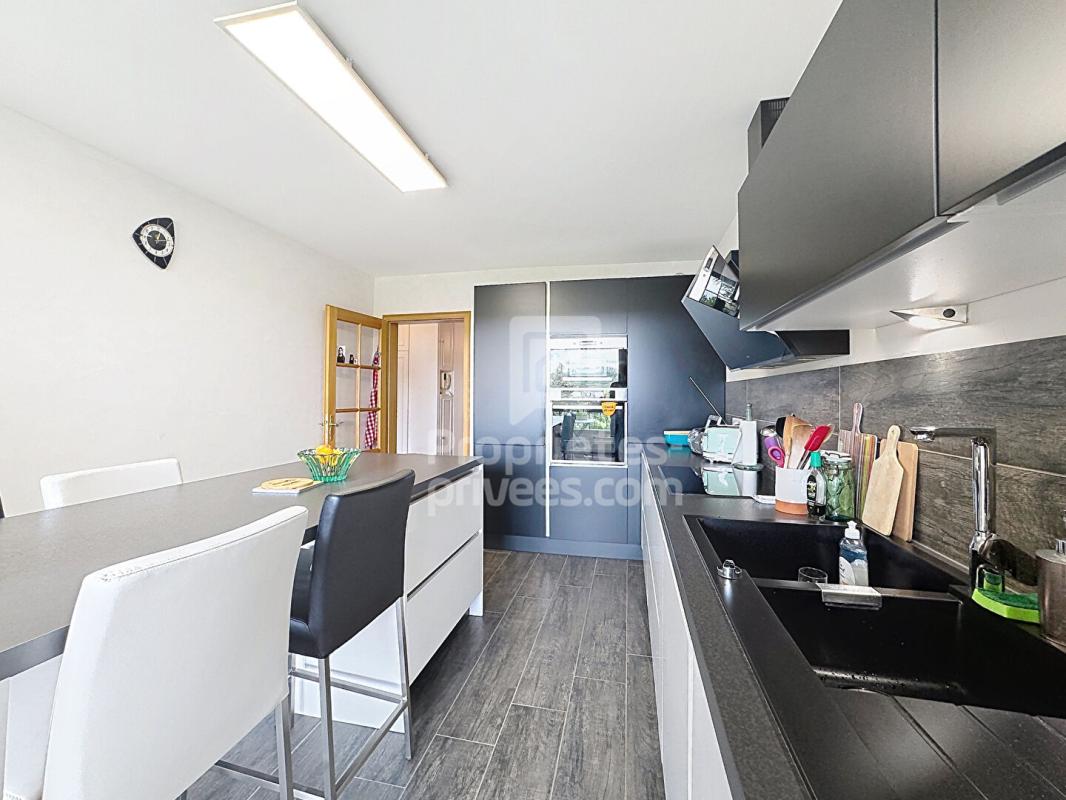 THIONVILLE Appartement 4 pièces de 100 m² avec ascenseur, garage et loggia 10