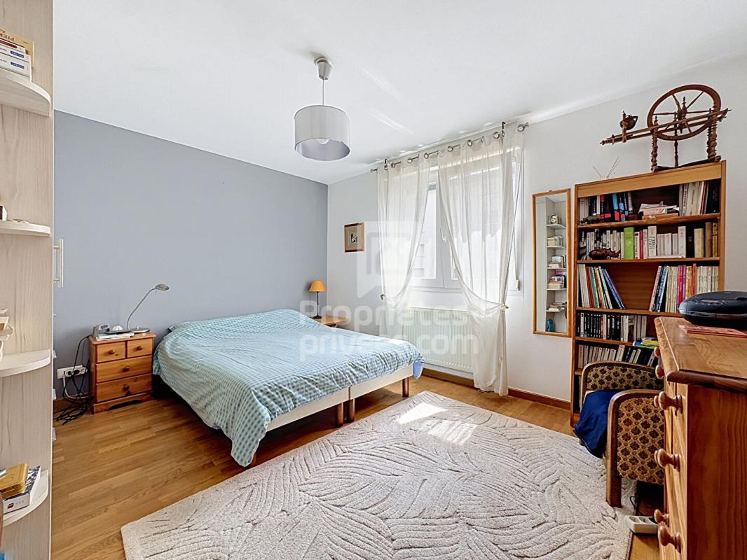 THIONVILLE Appartement 4 pièces de 100 m² avec ascenseur, garage et loggia 12