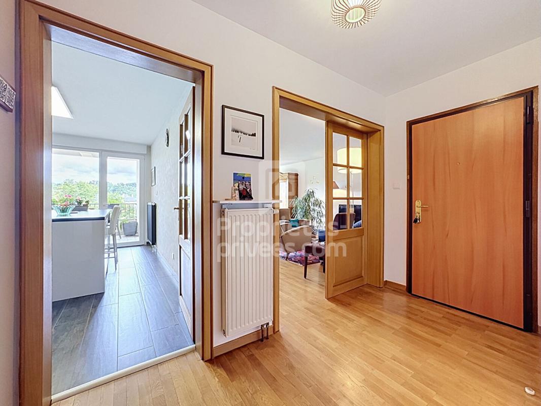 THIONVILLE Appartement 4 pièces de 100 m² avec ascenseur, garage et loggia 2