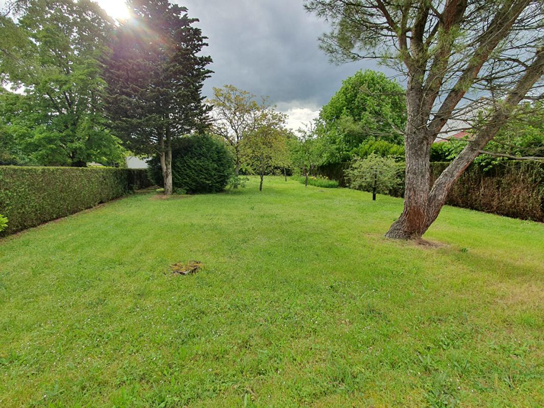 SAINT-MAUR Beau Terrain à batir 831 m2 2