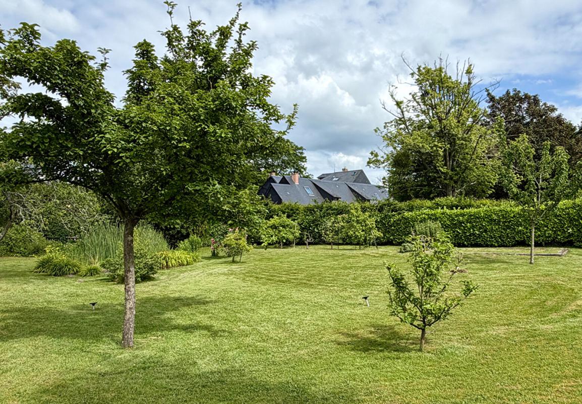 TROUVILLE-SUR-MER Propriété Normande et son jardin arboré. Trouville Sur Mer 8 pièce(s) 200 m2 4