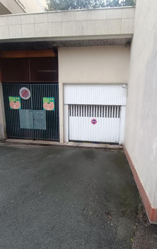 MONTIGNY-LE-BRETONNEUX EXCLUSIVITE SAINT QUENTIN EN YVELINES - Parking / box 14 m² 4