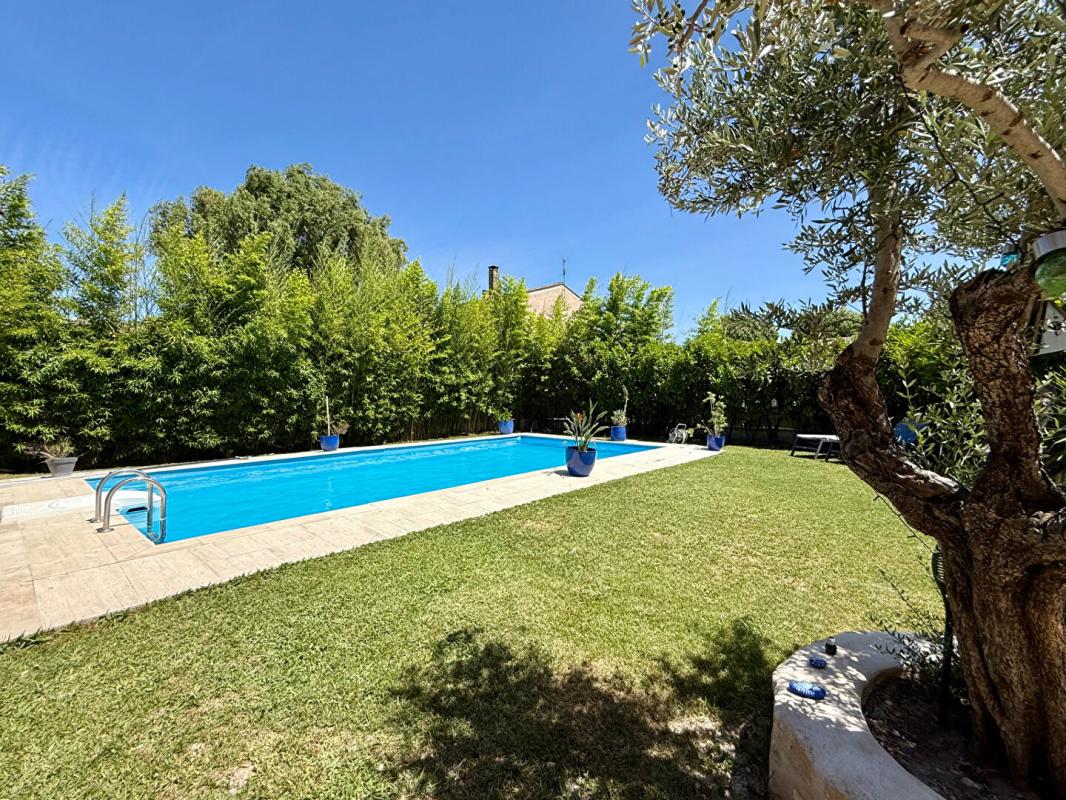 MOURIES À Vendre maison rénovée avec piscine et dépendance à Mouriès 15