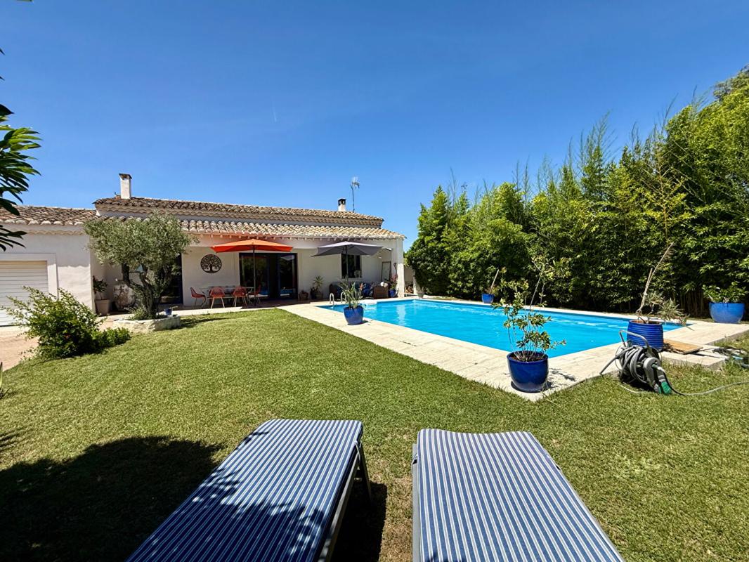 MOURIES À Vendre maison rénovée avec piscine et dépendance à Mouriès 16