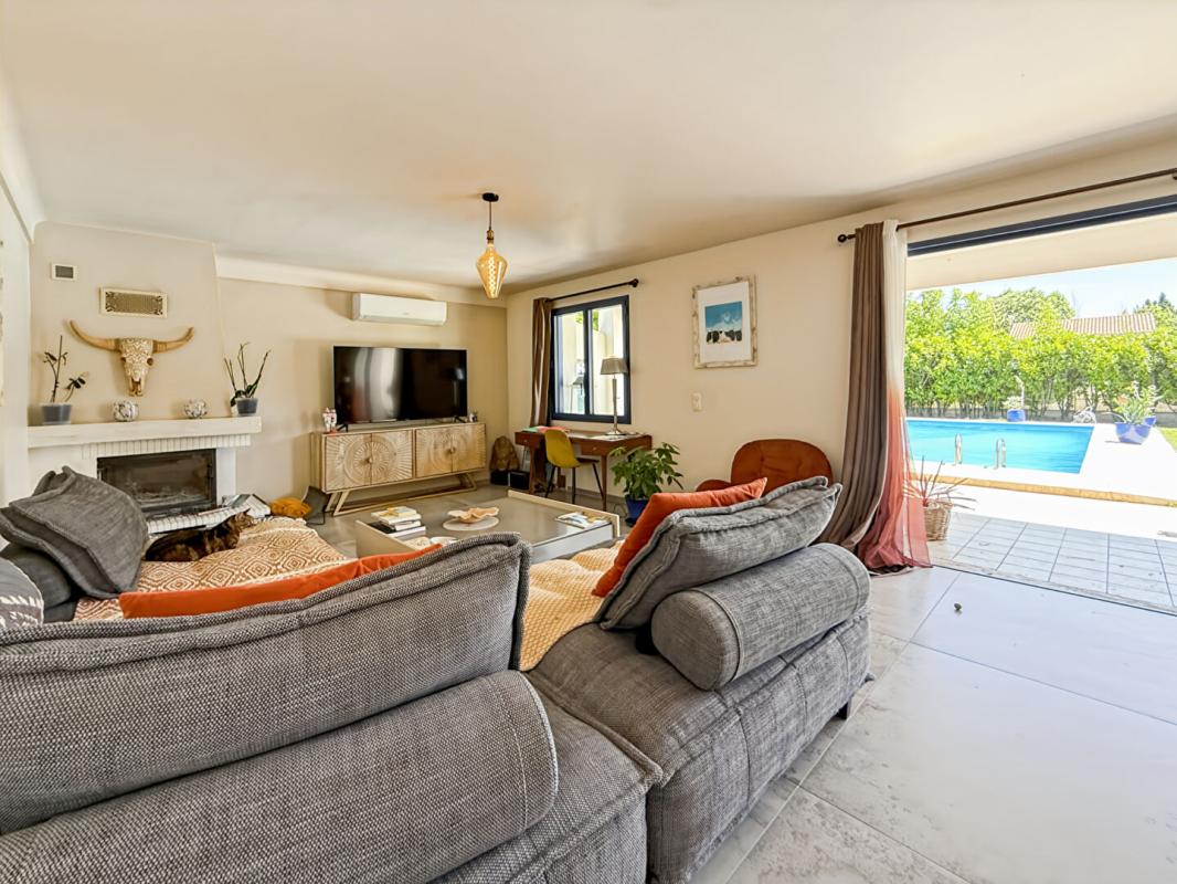 MOURIES À Vendre maison rénovée avec piscine et dépendance à Mouriès 5