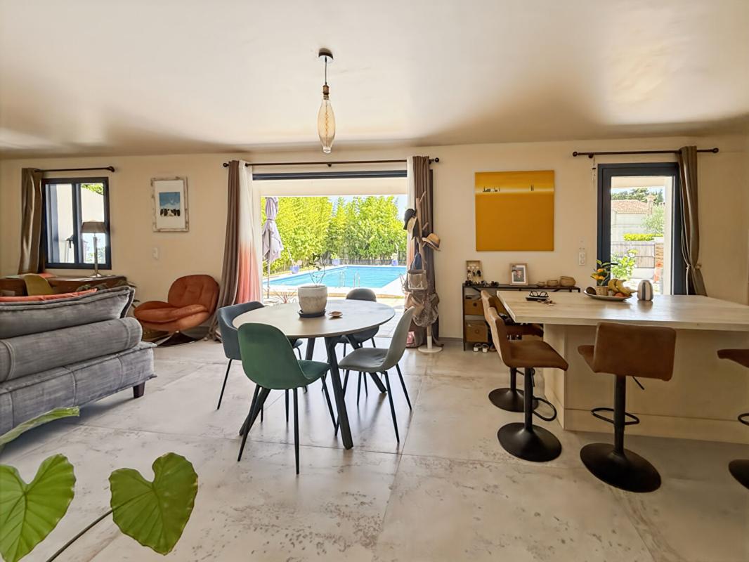 MOURIES À Vendre maison rénovée avec piscine et dépendance à Mouriès 6
