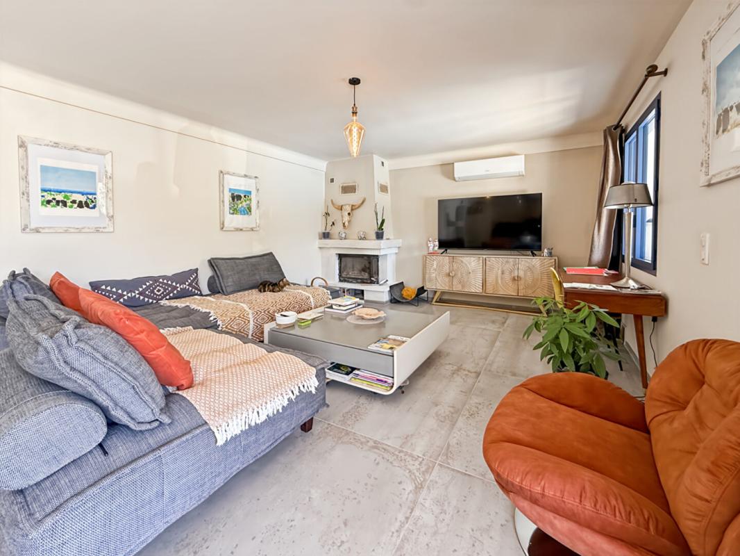 MOURIES À Vendre maison rénovée avec piscine et dépendance à Mouriès 8