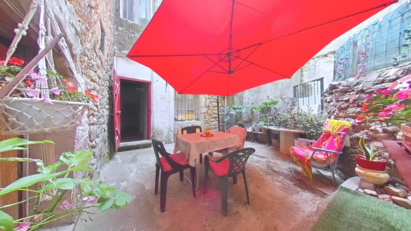 OUVEILLAN Maison de village à Ouveillan 8 pièces - 240 m² avec extèrieur 18
