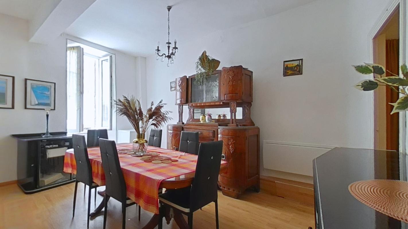 OUVEILLAN Maison de village à Ouveillan 8 pièces - 240 m² avec extèrieur 2
