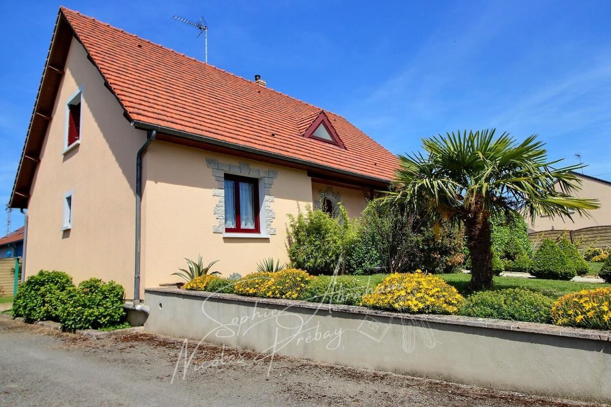VOVES Maison individuelle avec sous-sol et jardin 1