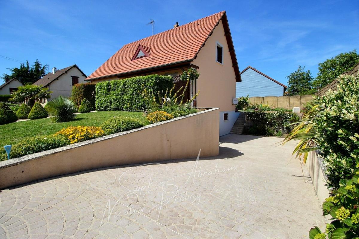 VOVES Maison individuelle avec sous-sol et jardin 11