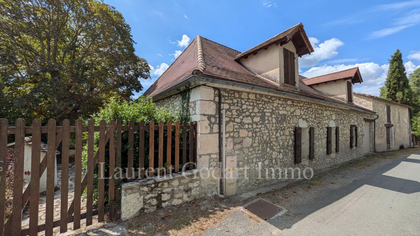CASTILLONNES Maison en pierres avec dépendances 10