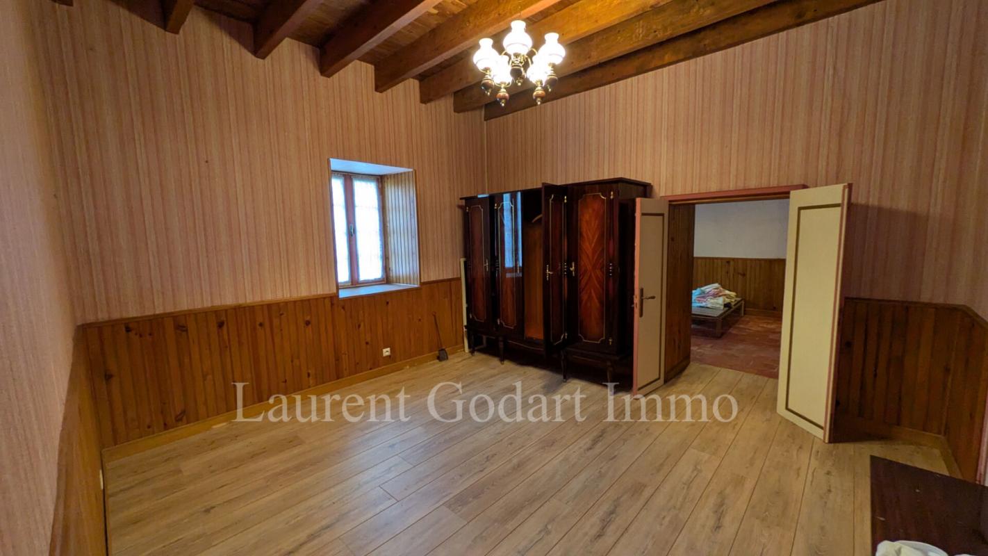 CASTILLONNES Maison en pierres avec dépendances 5