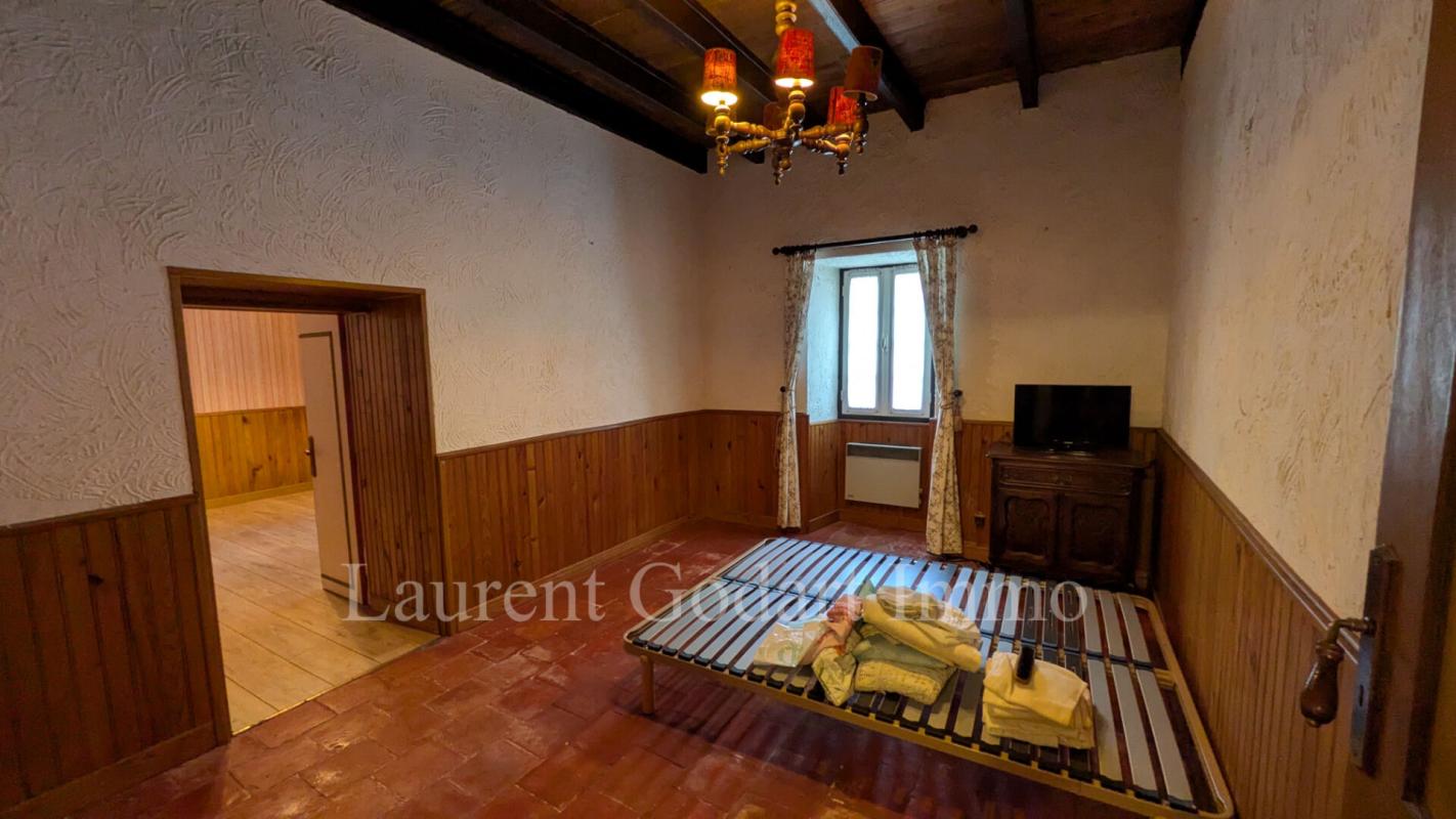 CASTILLONNES Maison en pierres avec dépendances 7
