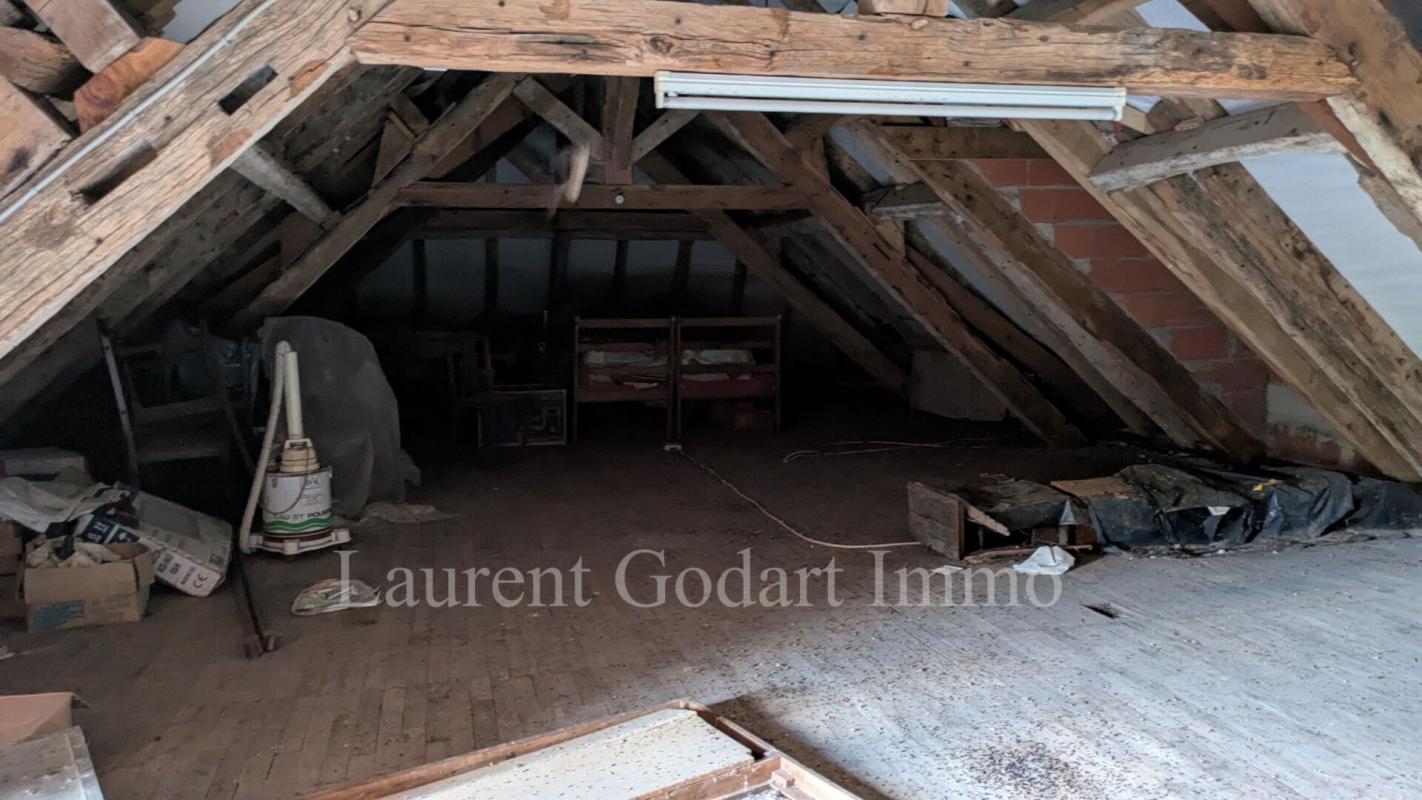 CASTILLONNES Maison en pierres avec dépendances 8