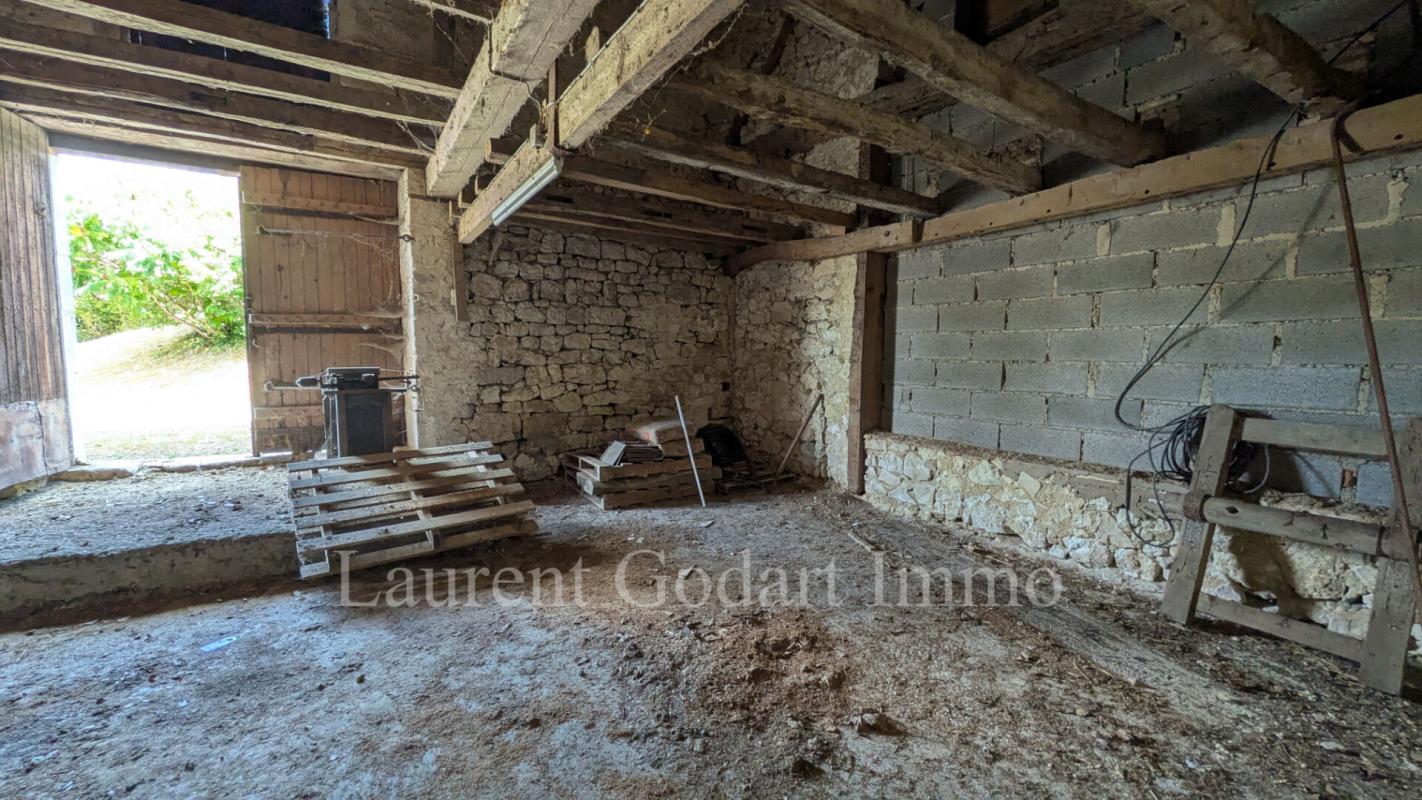 CASTILLONNES Maison en pierres avec dépendances 9