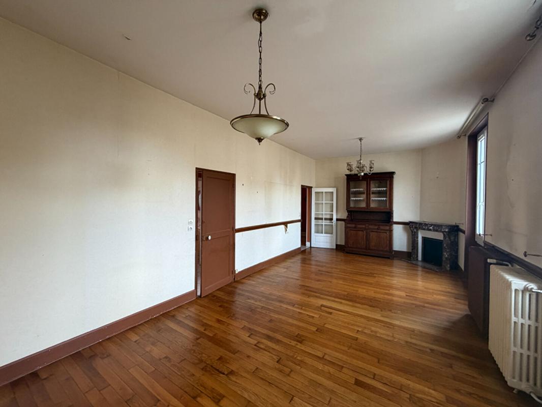 NEVERS Belle maison des années 30 proche commodités 5