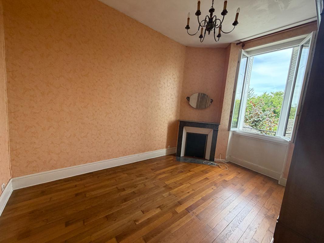NEVERS Belle maison des années 30 proche commodités 9