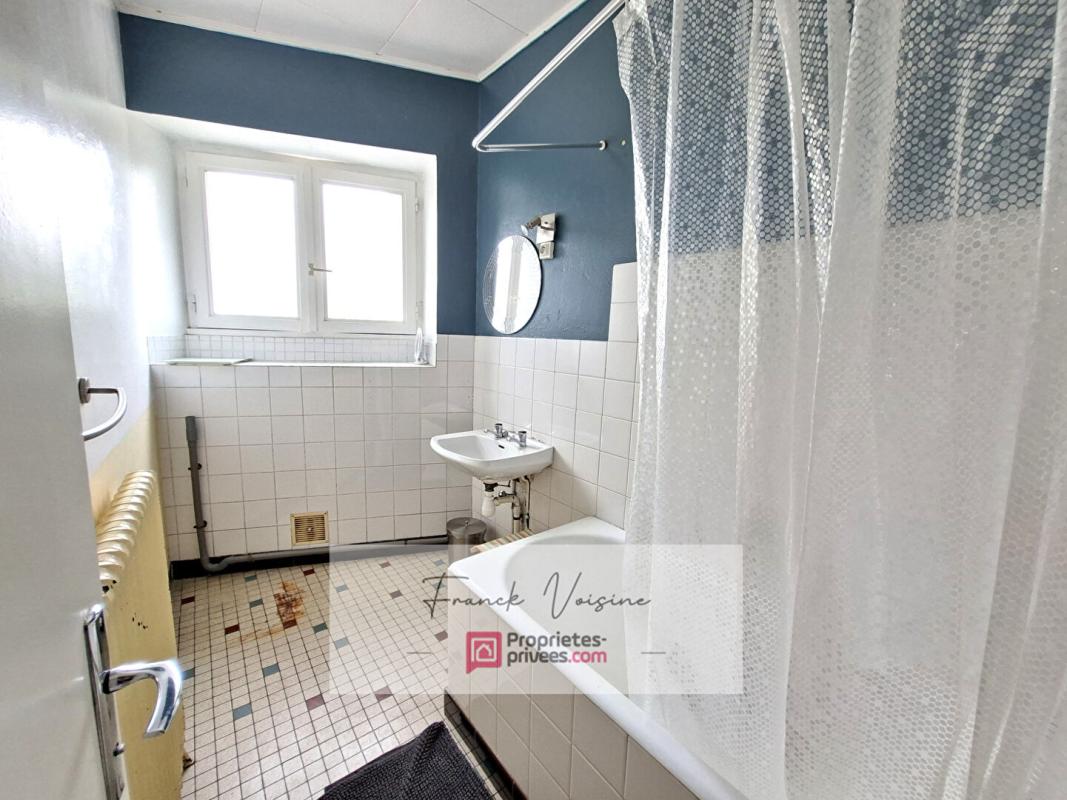 MOUCHAMPS A VENDRE à Mouchamps Centre bourg, maison de 74 m2 avec 2 chambres et un bureau 12