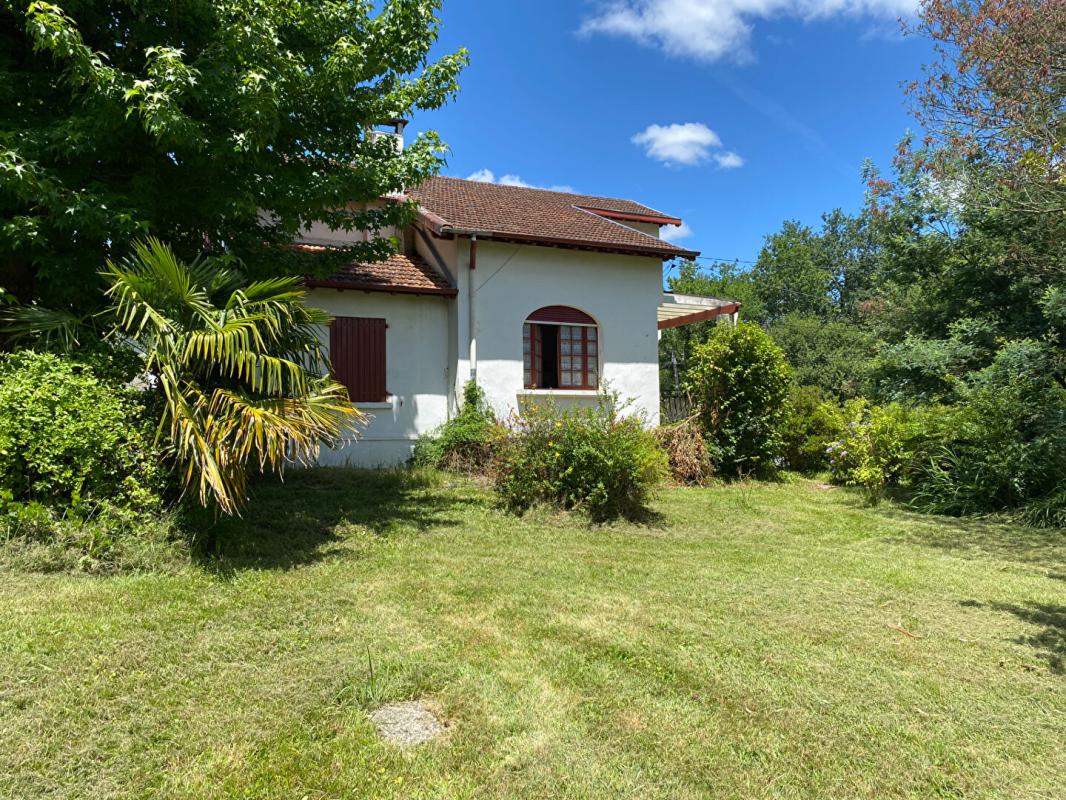 SALIES-DE-BEARN Maison néo basque de 5 pièces avec grand jardin 2
