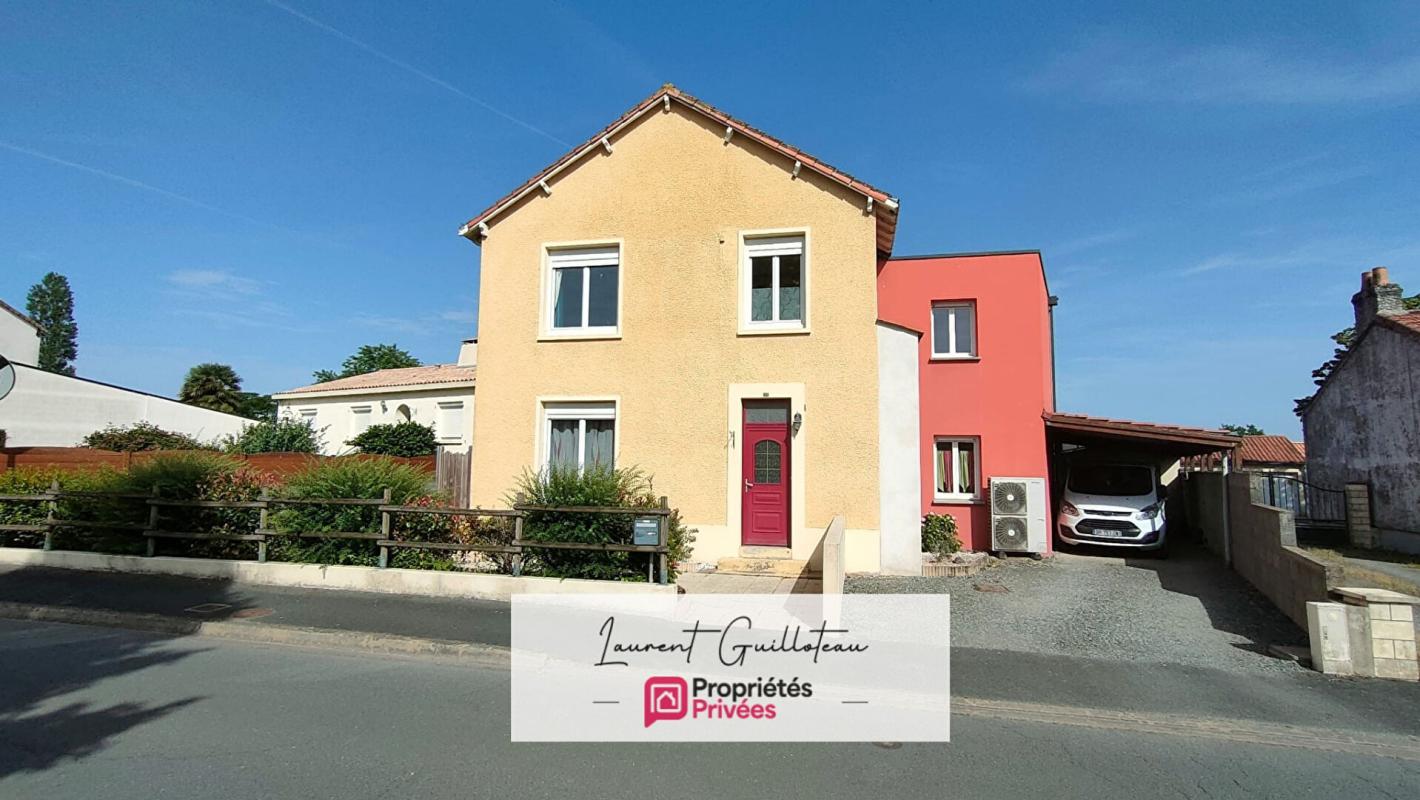 LES LANDES-GENUSSON Maison Les Landes Genusson 6 pièces 146 m2 1