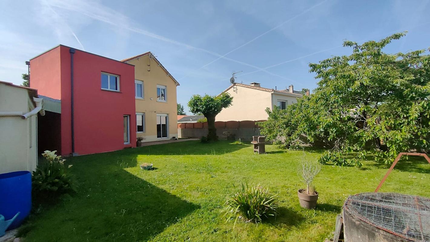 LES LANDES-GENUSSON Maison Les Landes Genusson 6 pièces 146 m2 12