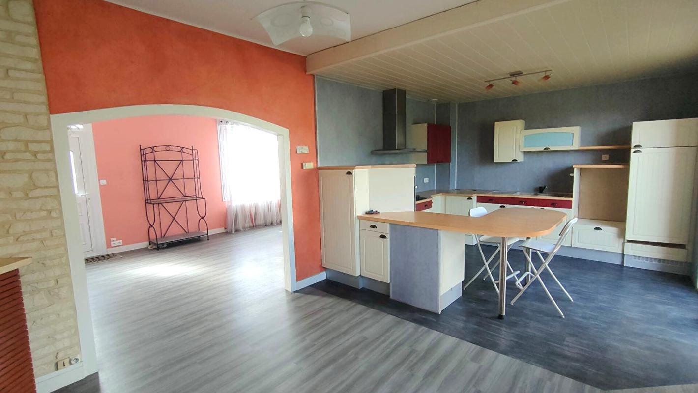 LES LANDES-GENUSSON Maison Les Landes Genusson 6 pièces 146 m2 3