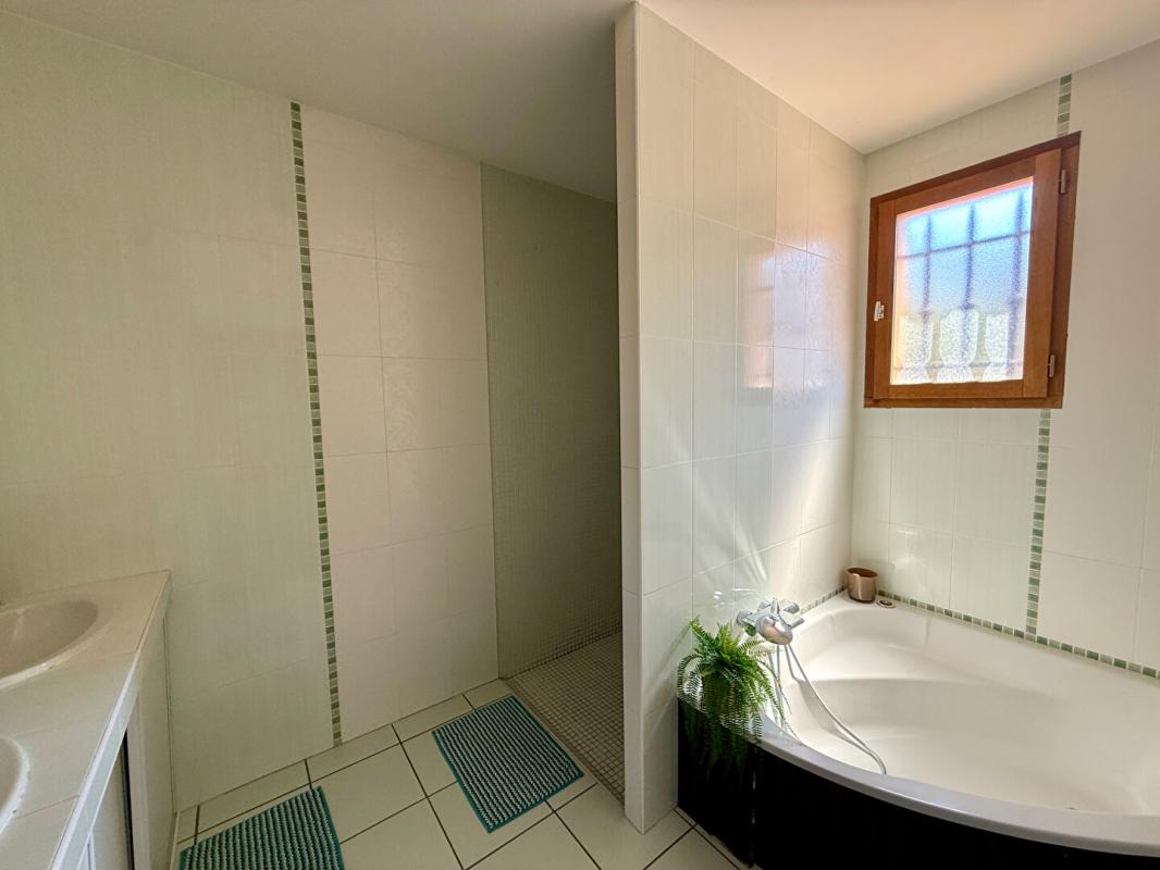 ISTRES Villa meublée 4 chambres avec piscine 16