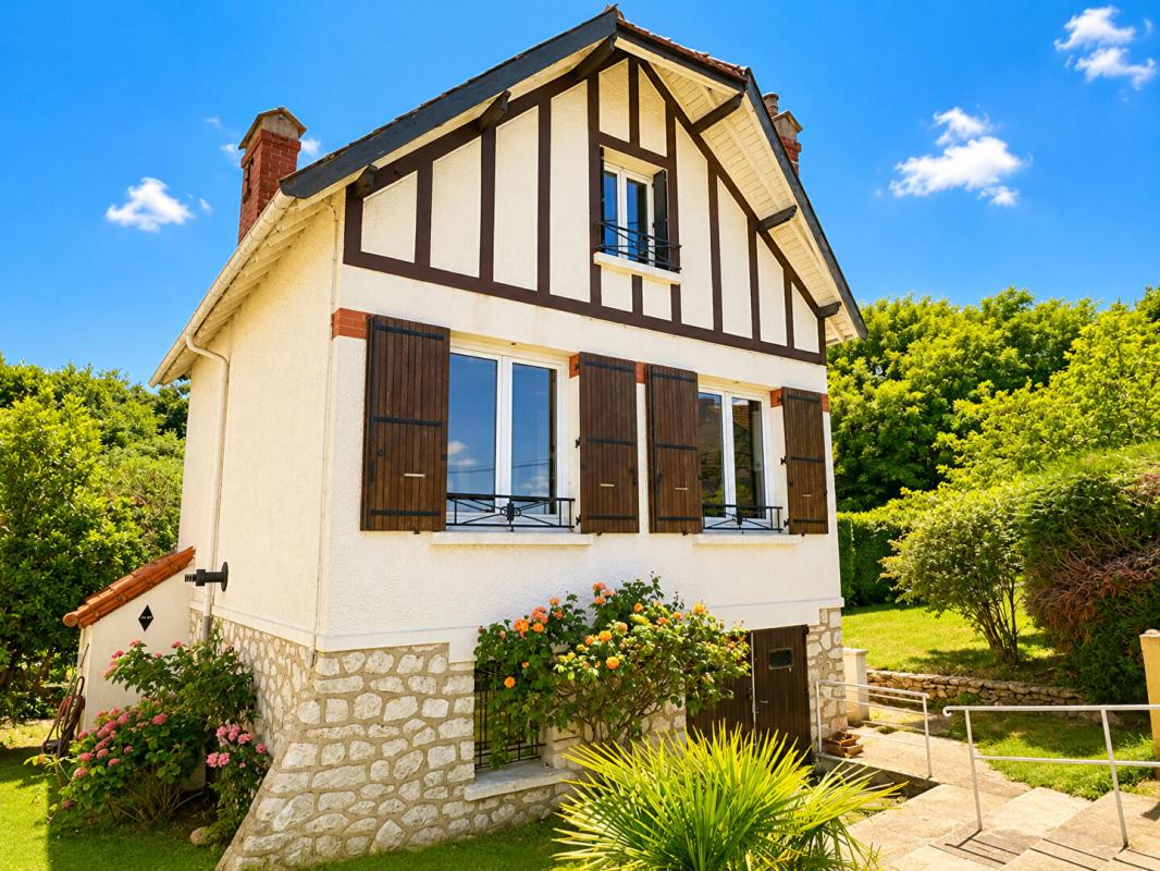 BONNIERES-SUR-SEINE Rare sur le secteur ! Maison familiale 4 pièces avec sous-sol total 1