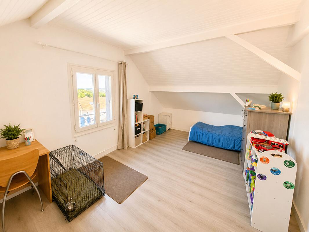 BONNIERES-SUR-SEINE Rare sur le secteur ! Maison familiale 4 pièces avec sous-sol total 11