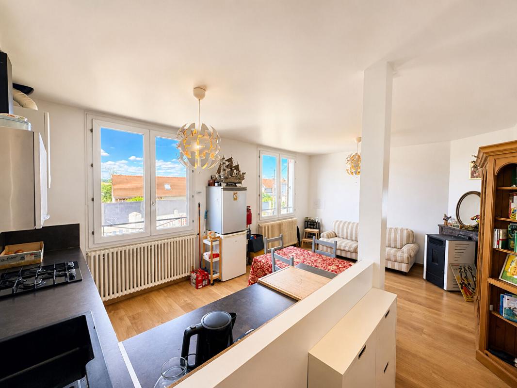 BONNIERES-SUR-SEINE Rare sur le secteur ! Maison familiale 4 pièces avec sous-sol total 5