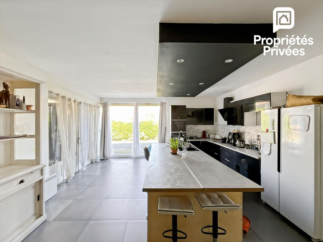 SAINT-ANDRE-DE-CUBZAC Maison en pierre - 287m2 - 5 chambres - 4entrées indépendantes : famille, colocation ou investissement, à vous de choisir 2