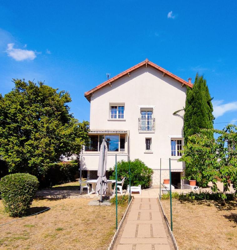 CHATELLERAULT Maison 7 pièces 133 m2  avec jardin 2