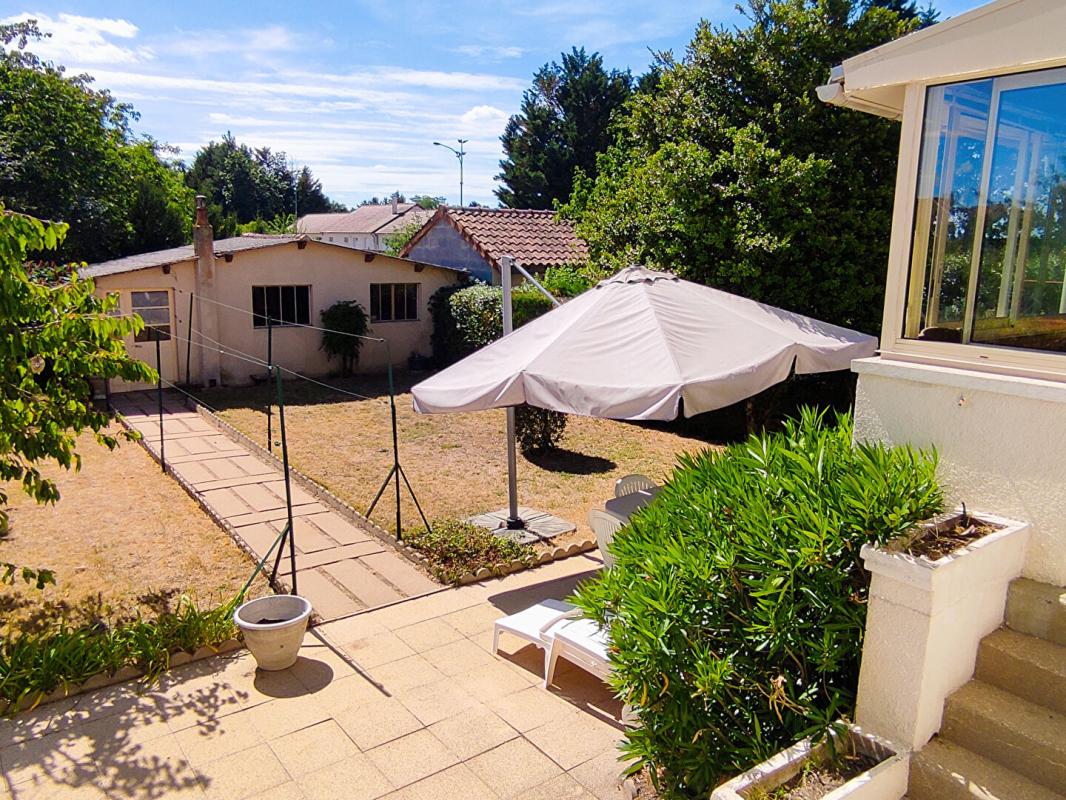 CHATELLERAULT Maison 7 pièces 133 m2  avec jardin 3