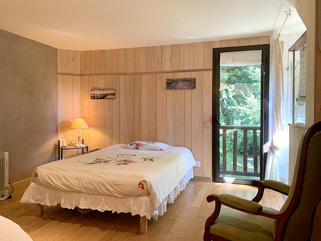 MONTCUQ 46800 Montcuq -Propriété de caractère 420 m², 11 chambres, piscine et espace bien-être sur 2,5 ha 10