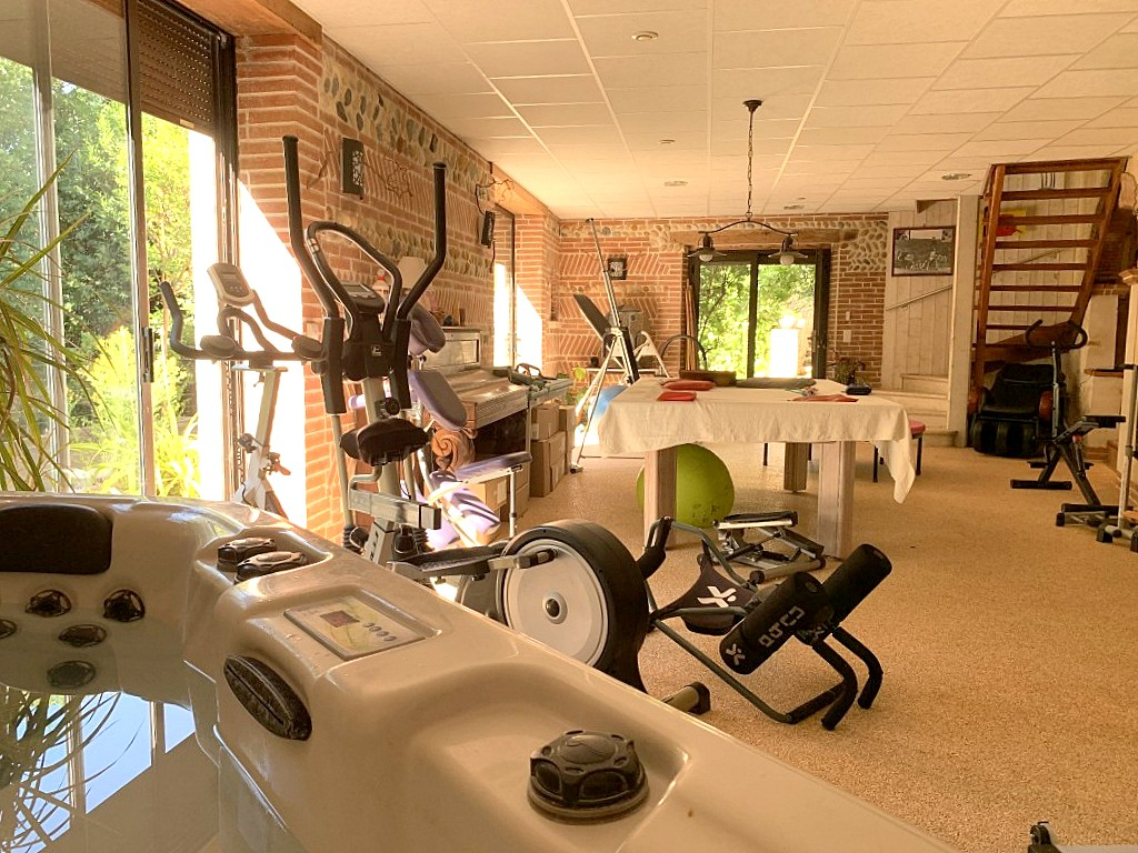 MONTCUQ 46800 Montcuq -Propriété de caractère 420 m², 11 chambres, piscine et espace bien-être sur 2,5 ha 13