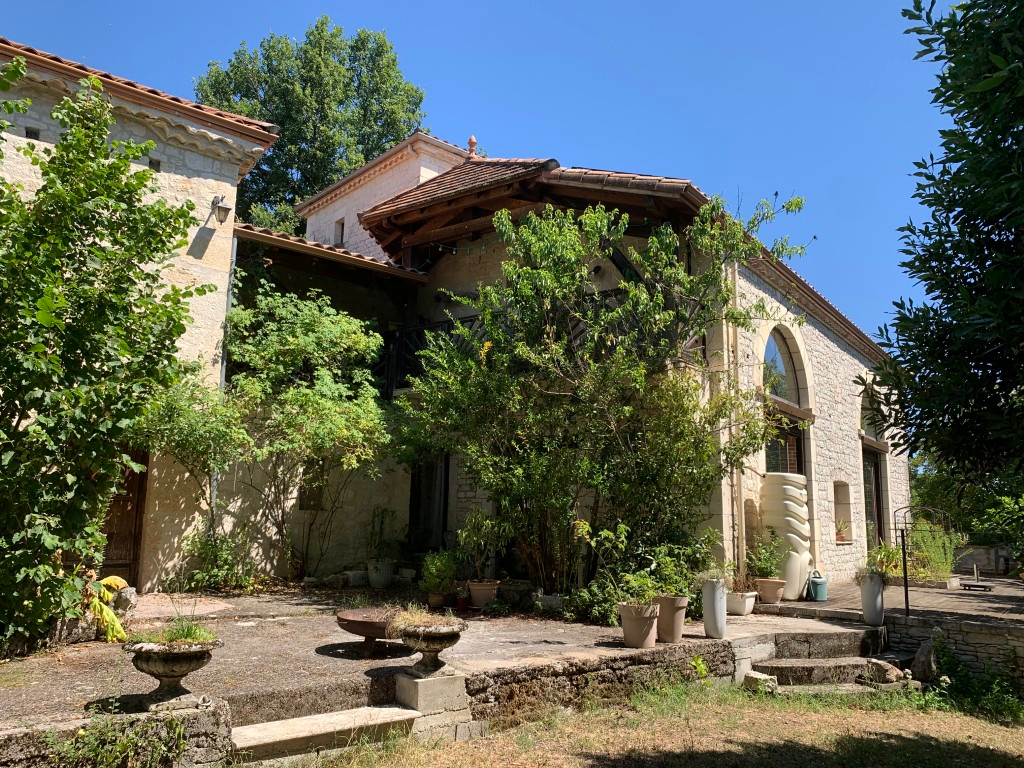 MONTCUQ 46800 Montcuq -Propriété de caractère 420 m², 11 chambres, piscine et espace bien-être sur 2,5 ha 14